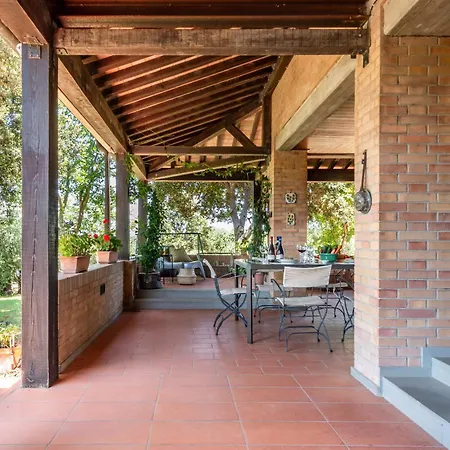 Sangiovese Con Ampio Giardino Lodge *